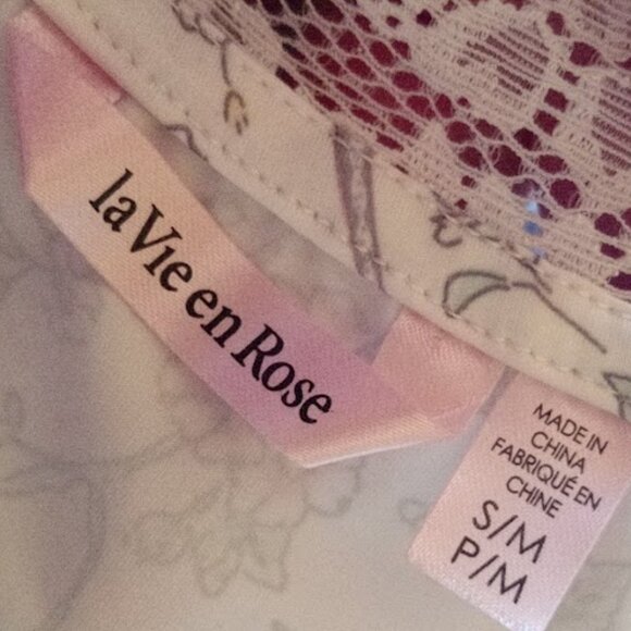 LA VIE EN ROSE White Floral Robe w Lace Small / Medium --- - Picture 7 of 7